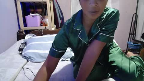 roxanne_98 online show from March 2026 04:00:01 PM