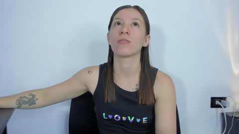 Snapshot of roxanne_jones1 chatting on June 2026 06:51:01 PM roxanne online show from June 2026 06:51:01 PM