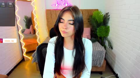 Snapshot of roxanne_tay chatting on January 2025 01:11:01 AM roxanne_tay online show from January 2025 01:11:01 AM