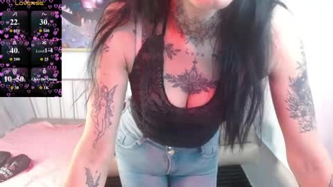 Snapshot of roxanne_vale chatting on April 2026 01:15:01 PM Roxanne online show from April 2026 01:15:01 PM