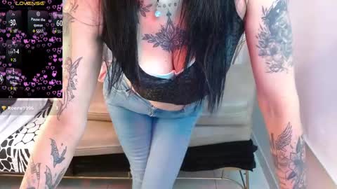 Snapshot of roxanne_vale chatting on May 2026 08:50:02 PM Roxanne online show from May 2026 08:50:02 PM