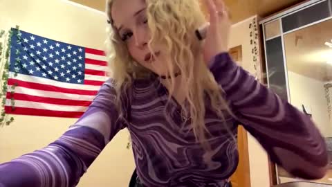 Snapshot of roxanneleaton chatting on February 2026 10:22:01 PM Molly online show from February 2026 10:22:01 PM