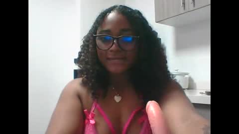 Snapshot of roxie_alicia0087 chatting on October 2025 06:20:02 PM SamJones  online show from October 2025 06:20:02 PM
