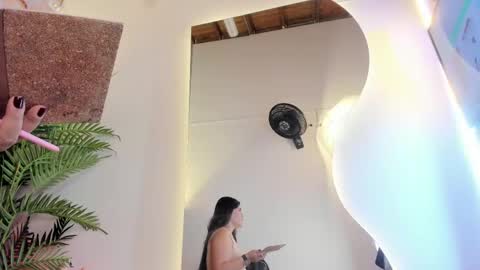 Snapshot of roxie_ns chatting on May 2026 12:21:01 PM Roxie online show from May 2026 12:21:01 PM