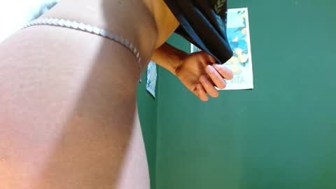 Snapshot of roxiehood chatting on May 2026 02:39:01 AM Roxie online show from May 2026 02:39:01 AM