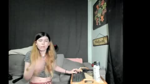 roxihazeleyes online show from June 2026 11:49:02 AM