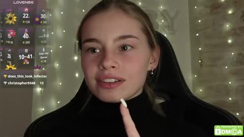 Snapshot of roxxxie_reid chatting on April 2026 08:12:02 PM Roxieex ABBY online show from April 2026 08:12:02 PM