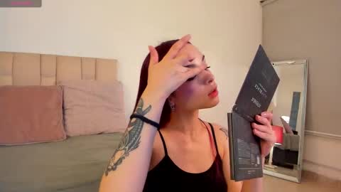 Snapshot of roxxy_mora chatting on March 2025 09:37:01 PM Roxxy online show from March 2025 09:37:01 PM