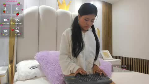 Snapshot of roxy_flame_ chatting on June 2026 11:12:02 AM Roxy online show from June 2026 11:12:02 AM