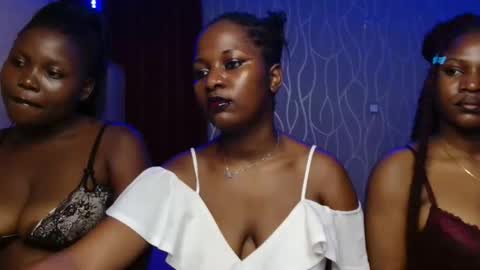 Roxy online show from November 2025 03:34:02 PM