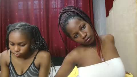 Snapshot of roxy_heather chatting on March 2026 04:07:02 AM Roxy online show from March 2026 04:07:02 AM