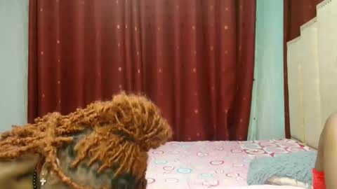 Snapshot of roxy_heather chatting on April 2026 06:35:01 PM Roxy online show from April 2026 06:35:01 PM