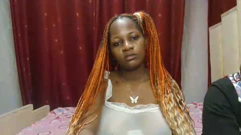 Snapshot of roxy_heather chatting on April 2026 09:37:02 PM Roxy online show from April 2026 09:37:02 PM