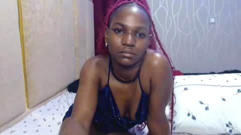 Snapshot of roxy_heather chatting on April 2026 01:42:02 AM Roxy online show from April 2026 01:42:02 AM