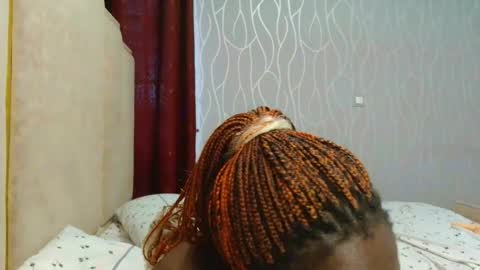 Snapshot of roxy_heather chatting on April 2026 07:55:02 AM Roxy online show from April 2026 07:55:02 AM