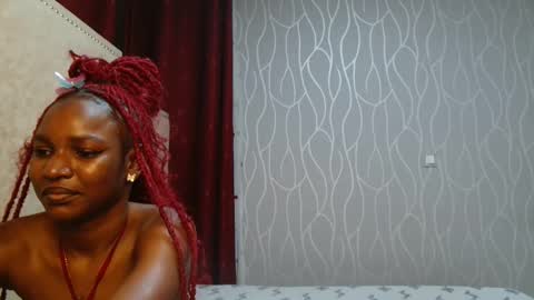Snapshot of roxy_heather chatting on April 2026 07:22:02 PM Roxy online show from April 2026 07:22:02 PM