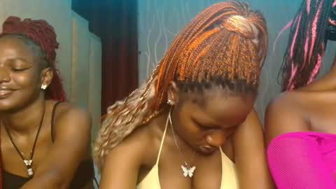 Snapshot of roxy_heather chatting on May 2026 08:14:02 PM Roxy online show from May 2026 08:14:02 PM