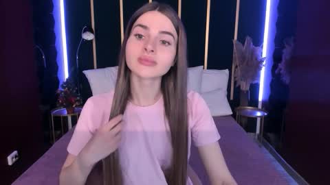 Snapshot of roxy_kisss chatting on December 2025 10:35:02 AM Roxy online show from December 2025 10:35:02 AM