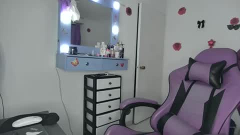 Snapshot of roxy_lu_07 chatting on June 2026 02:25:02 AM Roxy online show from June 2026 02:25:02 AM