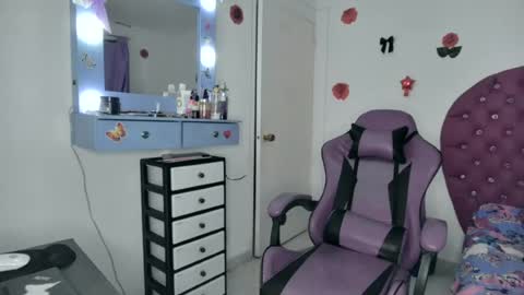 Snapshot of roxy_lu_07 chatting on June 2026 01:52:02 AM Roxy online show from June 2026 01:52:02 AM