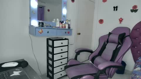 Snapshot of roxy_lu_07 chatting on June 2026 01:51:02 AM Roxy online show from June 2026 01:51:02 AM