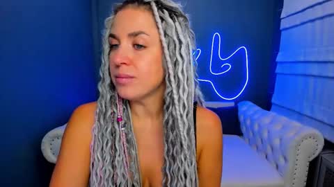 Roxy online show from September 2025 02:00:01 AM