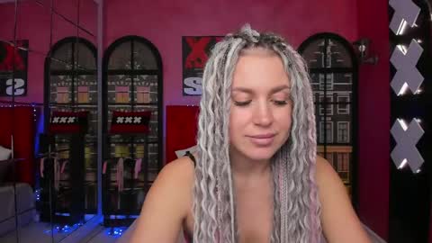 Roxy online show from May 2026 01:33:02 AM