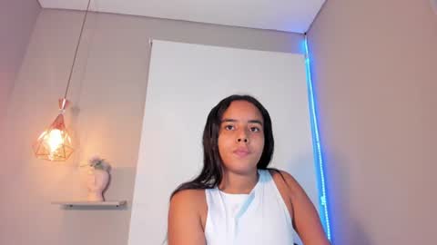Snapshot of roxy_stone1 chatting on June 2026 07:25:02 PM roxy_stone1 online show from June 2026 07:25:02 PM