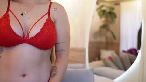Snapshot of roxy_vega chatting on October 2025 12:35:01 PM Roxy  online show from October 2025 12:35:01 PM