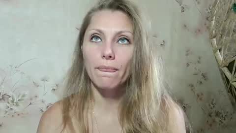 Snapshot of roxyfox18x01 chatting on October 2025 06:46:02 AM roxyfox18x01 online show from October 2025 06:46:02 AM