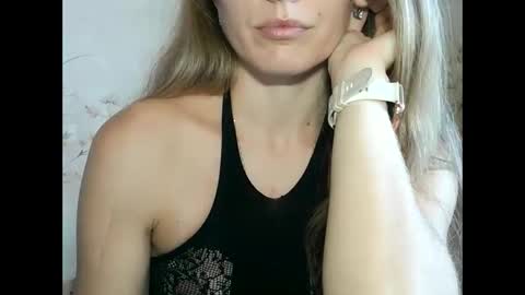 Snapshot of roxyfox18x01 chatting on October 2025 06:58:02 AM roxyfox18x01 online show from October 2025 06:58:02 AM