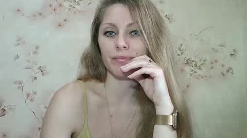 Snapshot of roxyfox18x01 chatting on December 2025 08:52:02 AM roxyfox18x01 online show from December 2025 08:52:02 AM