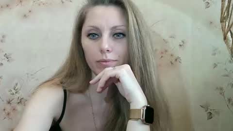 Snapshot of roxyfox18x01 chatting on January 2026 10:43:01 AM roxyfox18x01 online show from January 2026 10:43:01 AM