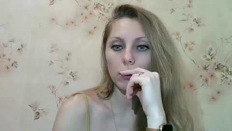 roxyfox18x01 online show from February 2026 01:29:02 PM