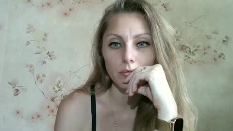 roxyfox18x01 online show from June 2026 11:00:01 AM