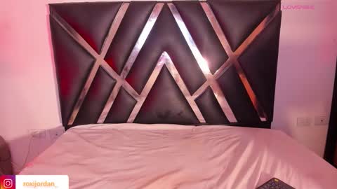 Snapshot of roxyjordan chatting on October 2025 11:29:01 AM Roxxy Queen online show from October 2025 11:29:01 AM