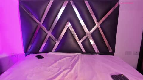 Snapshot of roxyjordan chatting on November 2025 10:48:01 AM Roxxy Queen online show from November 2025 10:48:01 AM