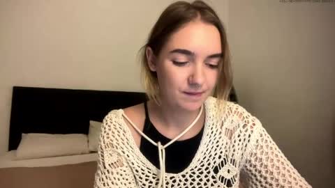 Snapshot of roxysweetdream chatting on April 2026 01:48:02 PM Roxy online show from April 2026 01:48:02 PM