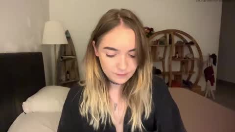 Snapshot of roxysweetdream chatting on May 2026 12:13:01 PM Roxy online show from May 2026 12:13:01 PM