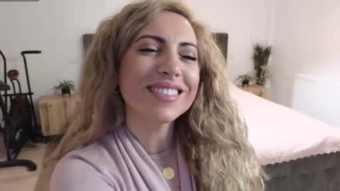 Snapshot of ruby_fit chatting on December 2025 01:44:02 AM Ruby online show from December 2025 01:44:02 AM