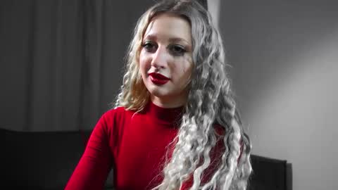 Snapshot of rue_novella chatting on October 2025 05:19:01 AM Mila online show from October 2025 05:19:01 AM