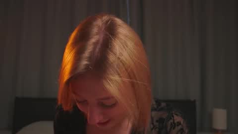 Snapshot of rue_novella chatting on November 2025 04:12:02 AM Mila online show from November 2025 04:12:02 AM