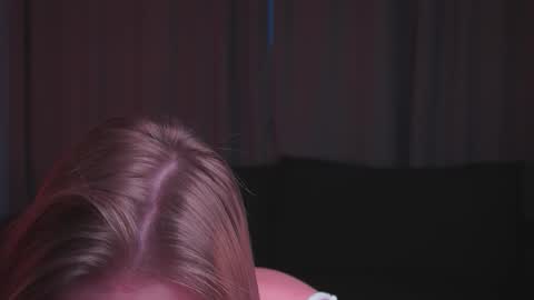 Snapshot of rue_novella chatting on November 2025 04:14:02 AM Mila online show from November 2025 04:14:02 AM