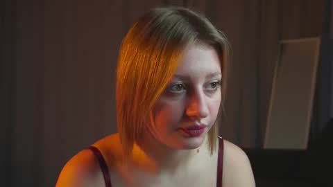 Snapshot of rue_novella chatting on November 2025 04:26:02 AM Mila online show from November 2025 04:26:02 AM