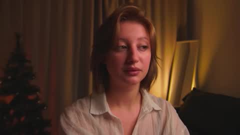 Snapshot of rue_novella chatting on December 2025 04:09:01 AM Mila online show from December 2025 04:09:01 AM