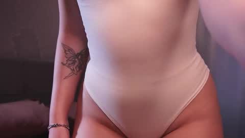 Mila online show from December 2025 07:59:01 AM