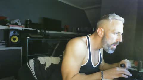Snapshot of ruffi77 chatting on January 2025 02:57:02 AM Chico que rico Caliente online show from January 2025 02:57:02 AM