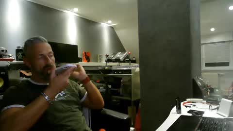 Snapshot of ruffi77 chatting on February 2025 12:50:02 PM Chico que rico Caliente online show from February 2025 12:50:02 PM