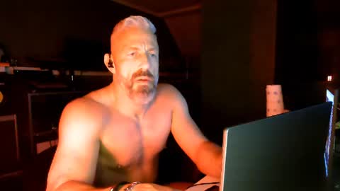 Chico que rico Caliente online show from July 2026 11:18:02 PM