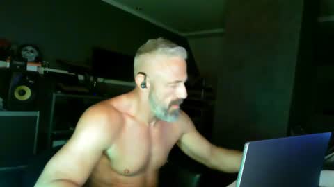 Chico que rico Caliente online show from July 2026 12:14:01 PM